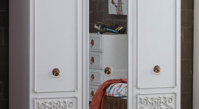 Boston 3 Kapili Wardrobe